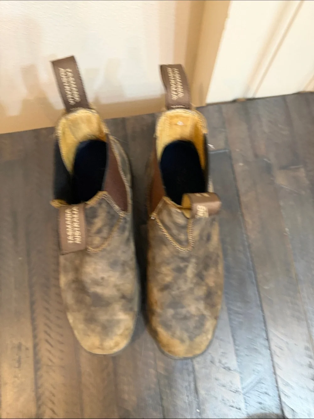 Blundstone Distressed Brown Leather Chukka Boots